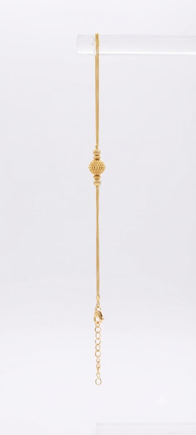 White Daisy Flower Hand Chain Bracelet - lifestyle shot